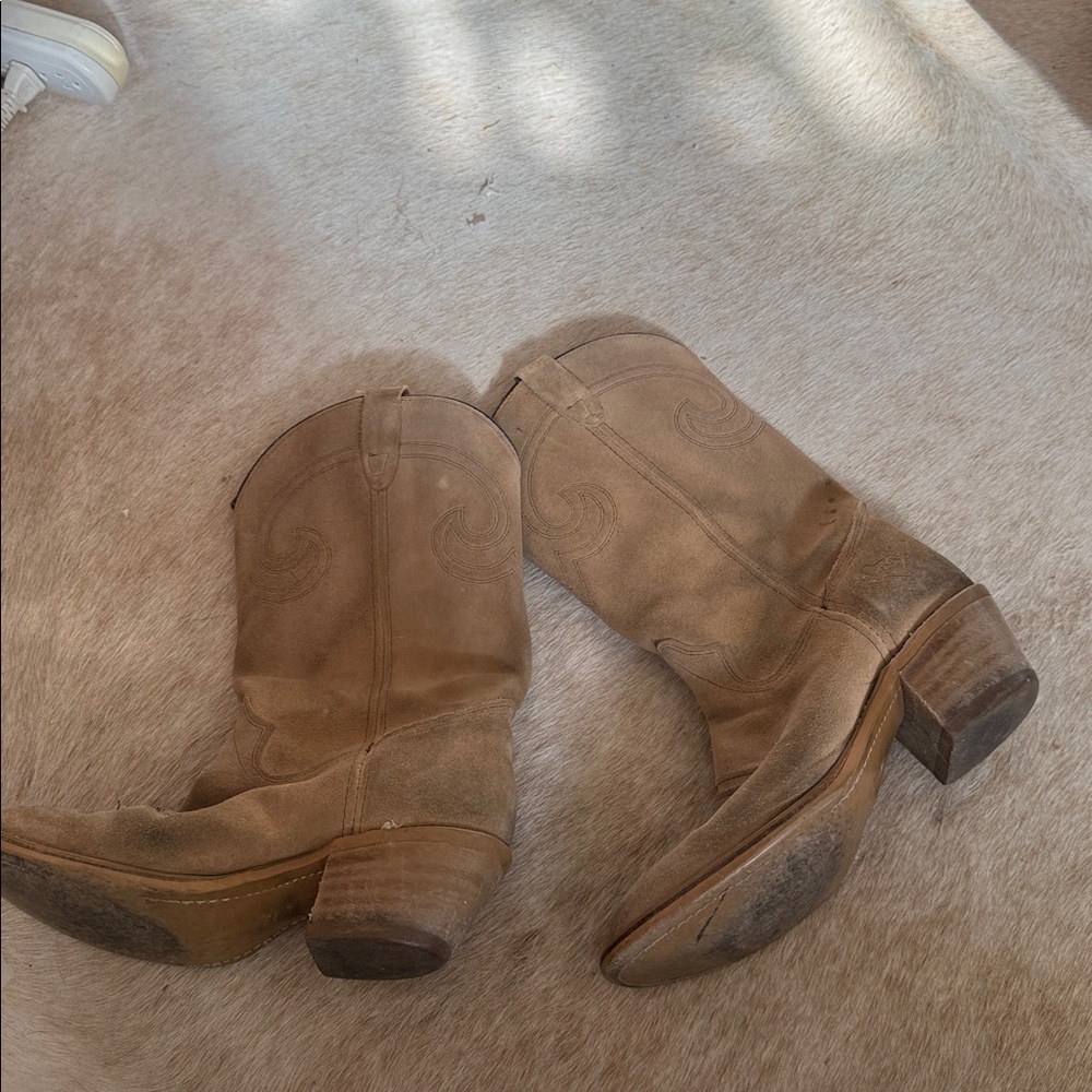 Tan Suede Western Boots authentic Texas made rustic and very comfortable - Picture 2 of 13